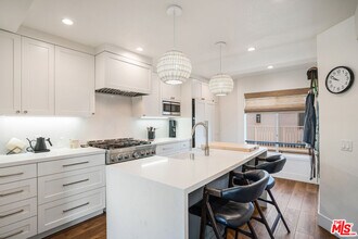 2808 Arizona Ave in Santa Monica, CA - Building Photo - Building Photo