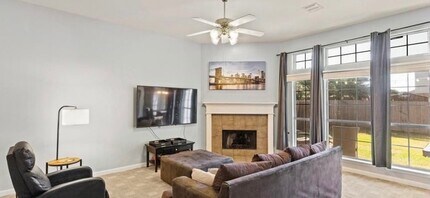 5228 Warm Springs Trail in Fort Worth, TX - Foto de edificio - Building Photo