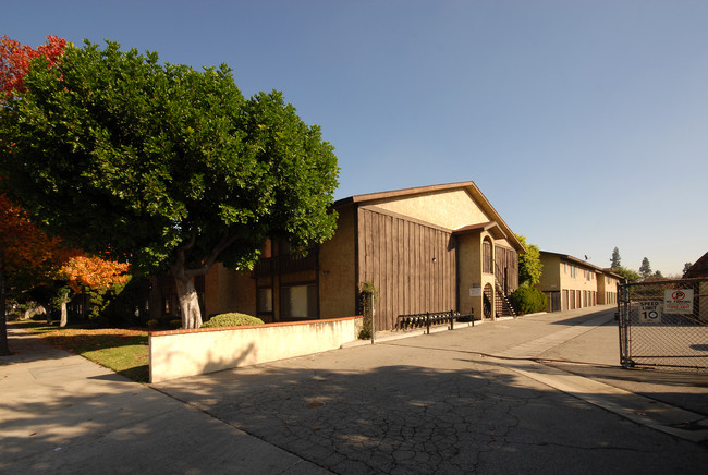 5400 Clark Ave in Lakewood, CA - Building Photo - Building Photo