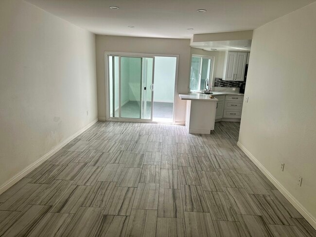 2300 Greenwich Dr in Fullerton, CA - Building Photo - Building Photo