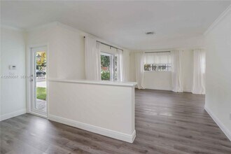 8035 SW 63rd Pl in South Miami, FL - Building Photo - Building Photo