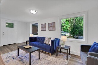 2466 Old Hapeville Rd SW in Atlanta, GA - Building Photo - Building Photo