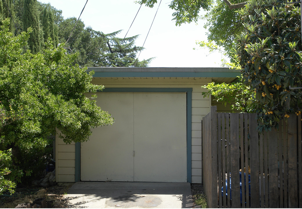 1632 Deardorf Ln in Concord, CA - Building Photo