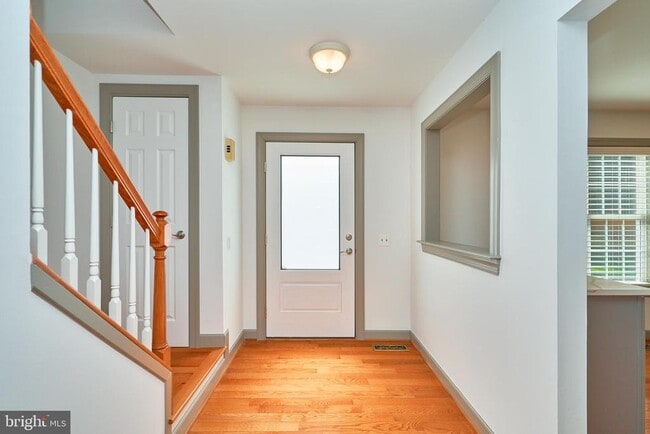 5810 Bunker Woods Ln in Burke, VA - Building Photo - Building Photo