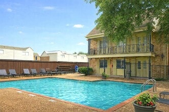 9844 Valley Meadow Ct in Dallas, TX - Building Photo - Building Photo