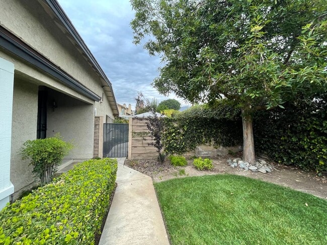948 Sandstone Dr in Glendora, CA - Building Photo - Building Photo