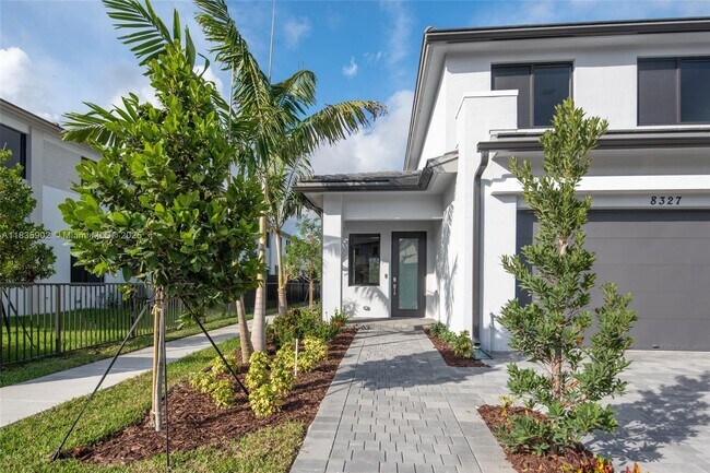 8327 SW 121st Ter in Kendall, FL - Building Photo - Building Photo