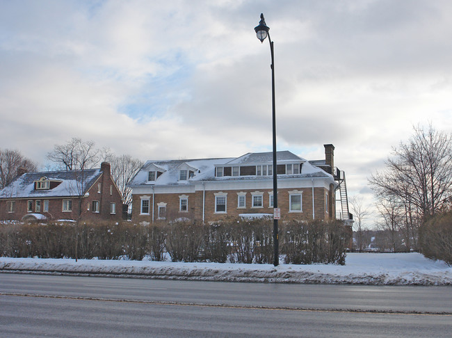 1050 Lake Ave in Rochester, NY - Building Photo - Building Photo