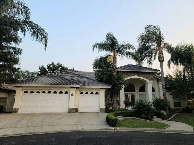 11217 Chiswick Ct in Bakersfield, CA - Building Photo - Building Photo