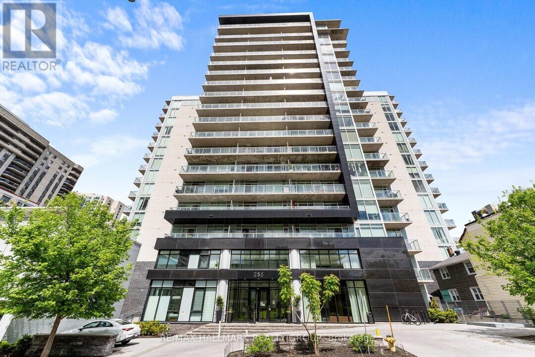 255-255 Bay St in Ottawa, ON - Building Photo
