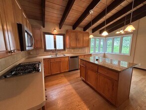 336 MacBride Rd in Iowa City, IA - Building Photo - Building Photo