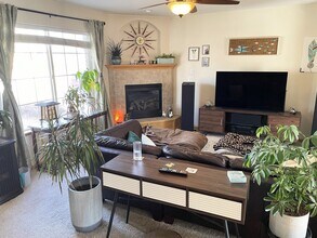 1678 Rhyolite St in Loveland, CO - Foto de edificio - Building Photo