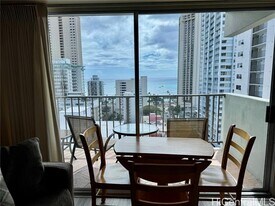 2440 Kuhio Ave. in Honolulu, HI - Building Photo