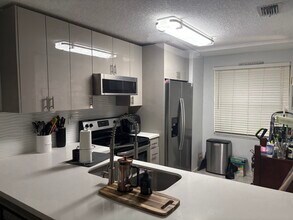 214 City View Dr in Fort Lauderdale, FL - Building Photo - Building Photo