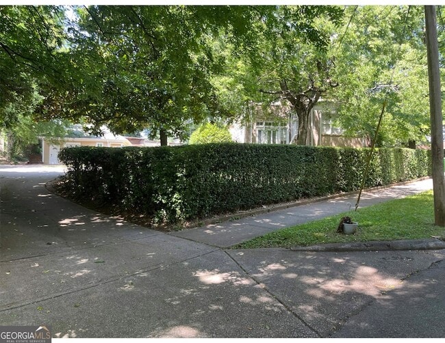 property at 806 Briarcliff Rd NE