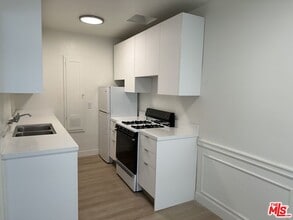 325 N Palm Dr in Beverly Hills, CA - Foto de edificio - Building Photo