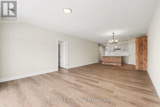 440 Falcon Ln in Russell, ON - Building Photo - Building Photo