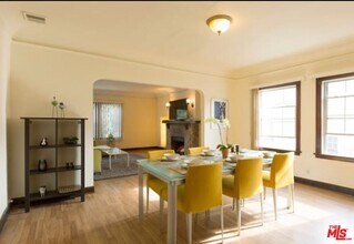 611 Beachwood Dr in Los Angeles, CA - Building Photo - Building Photo