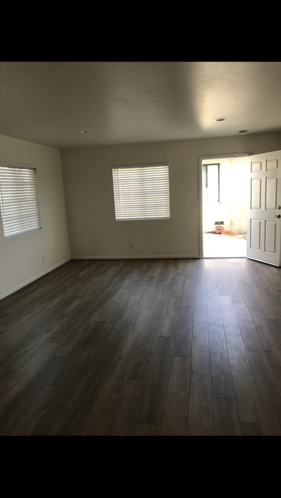 12420 Oxnard St, Unit Guest House Photo