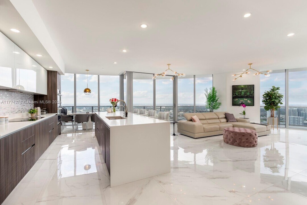 488 NE 18th St, Unit PH01 in Miami, FL - Foto de edificio
