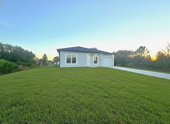 4111 8th St SW in Lehigh Acres, FL - Building Photo - Building Photo