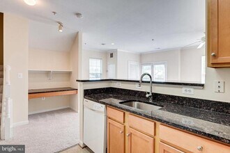 5115 Travis Edward Way in Centreville, VA - Building Photo - Building Photo