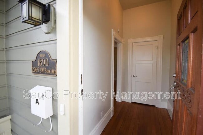 2065 SW Park Ave in Portland, OR - Building Photo - Building Photo