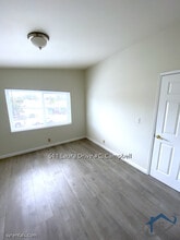 611 Laura Dr, Unit C in Campbell, CA - Building Photo - Building Photo