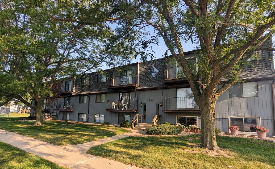 Kerry Manor Condos in Cedar Rapids, IA - Foto de edificio