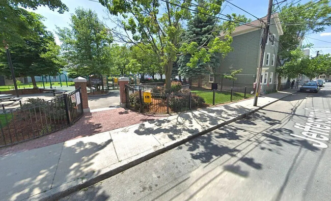 38 Jefferson St, Unit 3 in Cambridge, MA - Building Photo - Building Photo