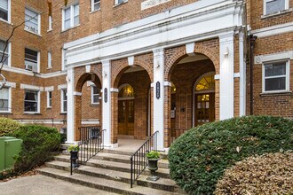 1820 Clydesdale Pl NW in Washington, DC - Building Photo - Building Photo