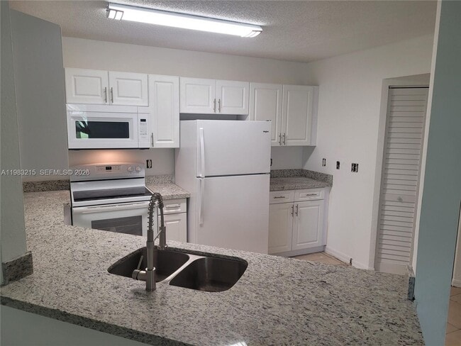 4035 W McNab Rd in Pompano Beach, FL - Building Photo - Building Photo