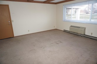 2010 Cedar St in Muscatine, IA - Building Photo - Building Photo