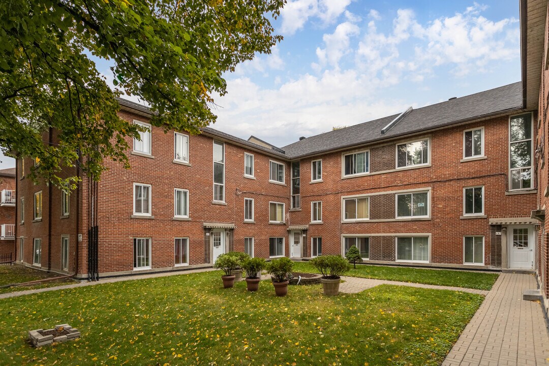 161 45E Av in Montréal, QC - Building Photo