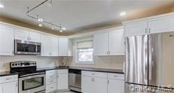 33 Robin Ln in Levittown, NY - Building Photo - Building Photo