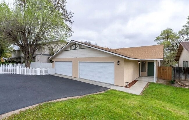 property at 1940 Pine St