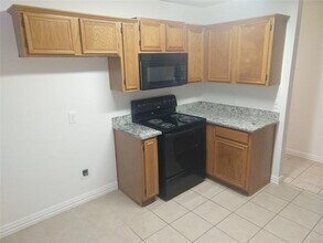 6401 Brookglen Dr in Arlington, TX - Foto de edificio - Building Photo