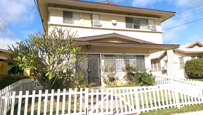 749 S Chapel Ave in Alhambra, CA - Foto de edificio - Building Photo