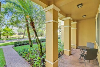 123 E Thatch Palm Cir in Jupiter, FL - Building Photo - Building Photo