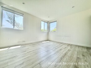 727 Silver Lake Blvd in Los Angeles, CA - Foto de edificio - Building Photo