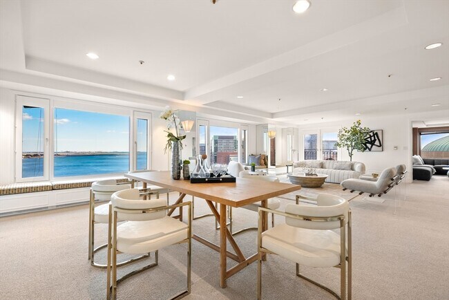 10 Rowes Wharf in Boston, MA - Building Photo - Building Photo