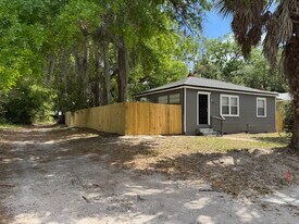 1983 Lambert St in Jacksonville, FL - Building Photo