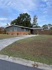 6558 College Dr in Milton, FL - Foto de edificio - Building Photo