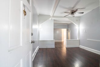 6008 Jefferson St, Unit First Floor in Philadelphia, PA - Foto de edificio - Building Photo