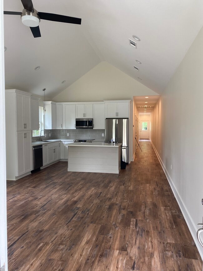 450 S 1st St in Ponchatoula, LA - Foto de edificio - Building Photo