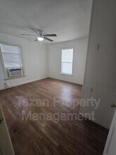 9407 Braddock St in Cresson, TX - Foto de edificio - Building Photo