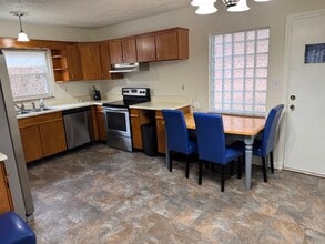 891 S Park Rd in Charleston, WV - Building Photo - Building Photo