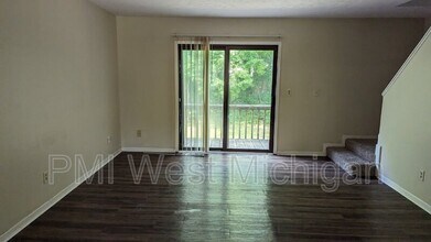 6071 In the Pines Dr SE in Grand Rapids, MI - Building Photo - Building Photo