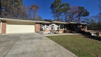 3582 Cloudland Dr in Stone Mountain, GA - Building Photo