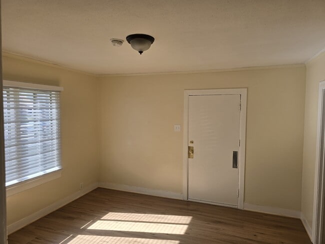 2812 3/4 Hillcrest Dr, Unit Hillcrest, Unit Hillcrest